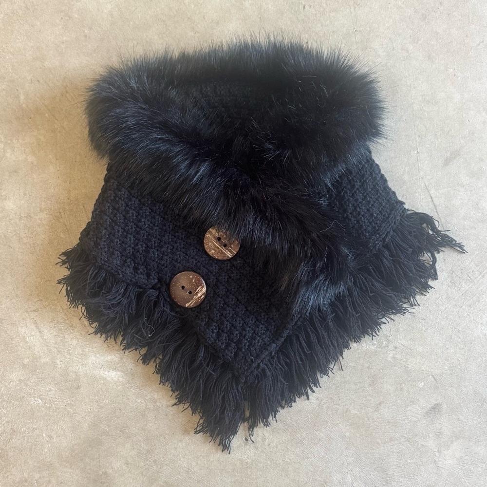 NWOT Black Woman’s Wrap Faux Fur & Knit with fringe and wooden buttons OS